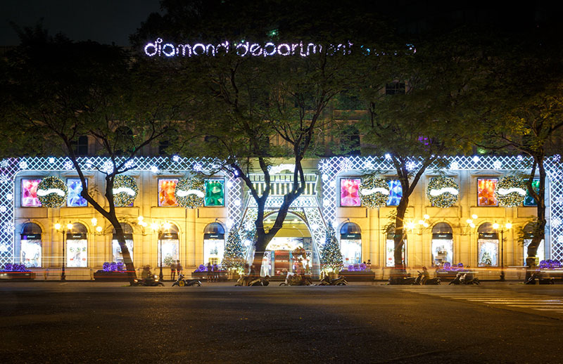 Sài Gòn trang hoàng rực rỡ trước lễ Giáng sinh